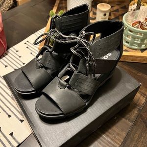 Sorel Joanie II lace sandals size 9.5